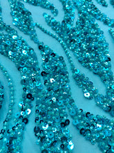 Dantela Couture türkiz gyöngyökkel és flitterekkel